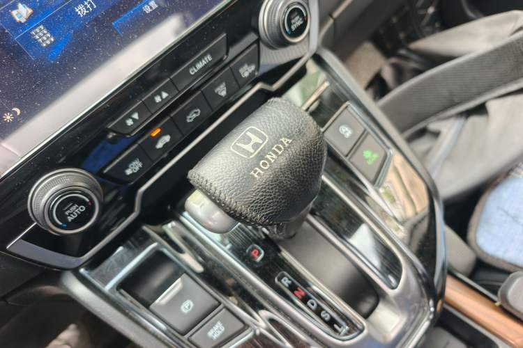 Used Honda CR-V 2019 240TURBO CVT 2WD Fashion Edition China V Gear Lever