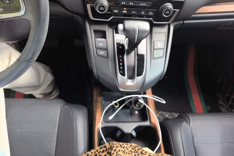 Used Honda CR-V 2019 240TURBO CVT 2WD Fashion Edition China V Gear Lever