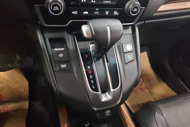 Used Honda CR-V 2019 240TURBO CVT 2WD Fashion Edition China V Gear Lever