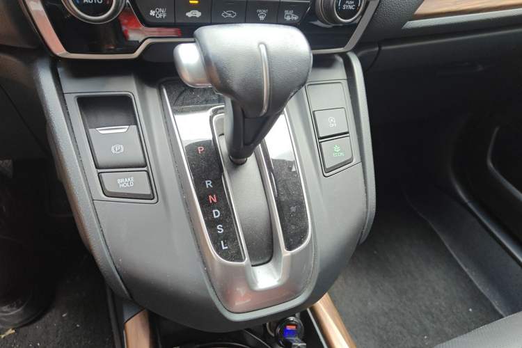 Used Honda CR-V 2019 Brilliant Edition Plus 240TURBO CVT Two-Wheel Drive Fashion Version China VI Emission Standard Gear Lever