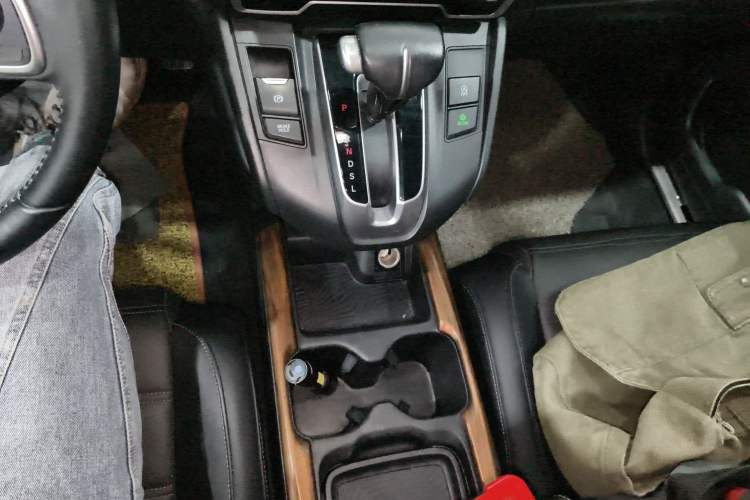 Used Honda CR-V 2019 240TURBO CVT 2WD Fashion Edition China V Gear Lever