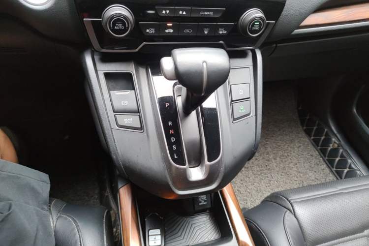 Used Honda CR-V 2019 240TURBO CVT 2WD Fashion Edition China V Gear Lever