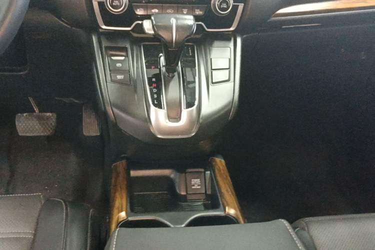 Used Honda CR-V 2019 240TURBO CVT 2WD Fashion Edition China V Gear Lever