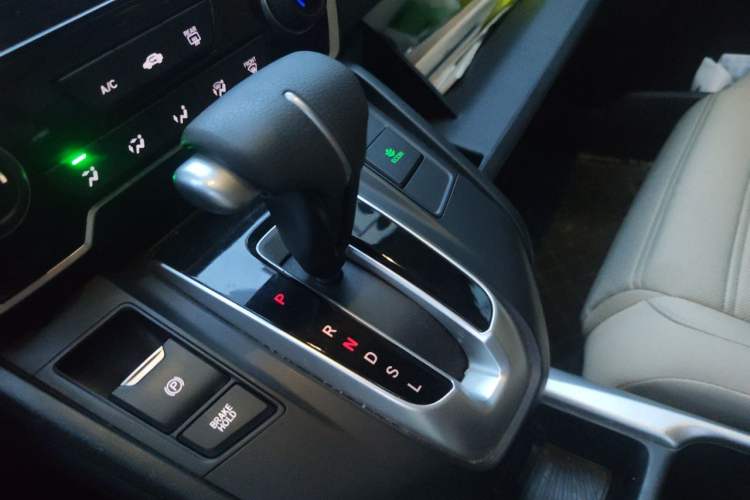 Used Honda CR-V 2019 240TURBO CVT 2WD Comfort Version China VI Emission Standard Gear Lever