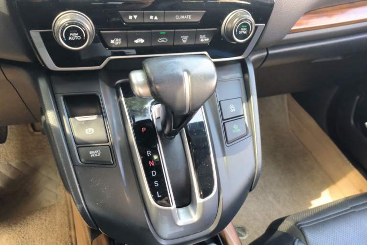 Used Honda CR-V 2019 240TURBO CVT 2WD Fashion Edition China V Gear Lever