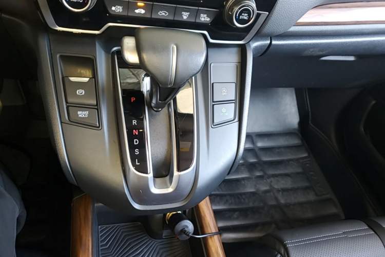 Used Honda CR-V 2019 Brilliant Edition Plus 240TURBO CVT Two-Wheel Drive Fashion Version China VI Emission Standard Gear Lever