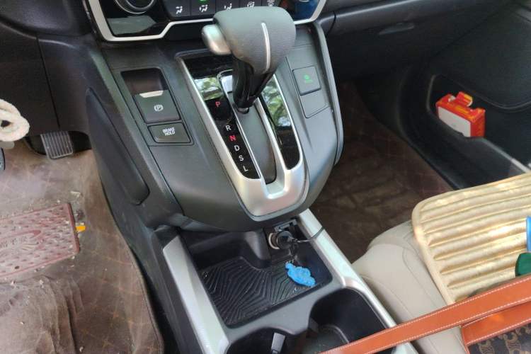 Used Honda CR-V 2019 Brilliant Edition 240TURBO CVT 2WD Comfort Version China VI Emission Standard Gear Lever