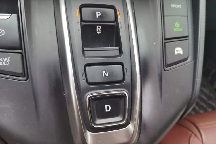 Used Honda CR-V 2019 Rui Hybrid 2.0L 2WD Pure Drive Version China V Emission Standard Gear Lever