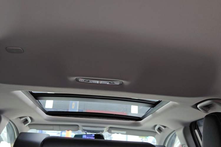 Used Honda CR-V 2019 Brilliant Edition Plus 240TURBO CVT Two-Wheel Drive Fashion Version China VI Emission Standard Headliner