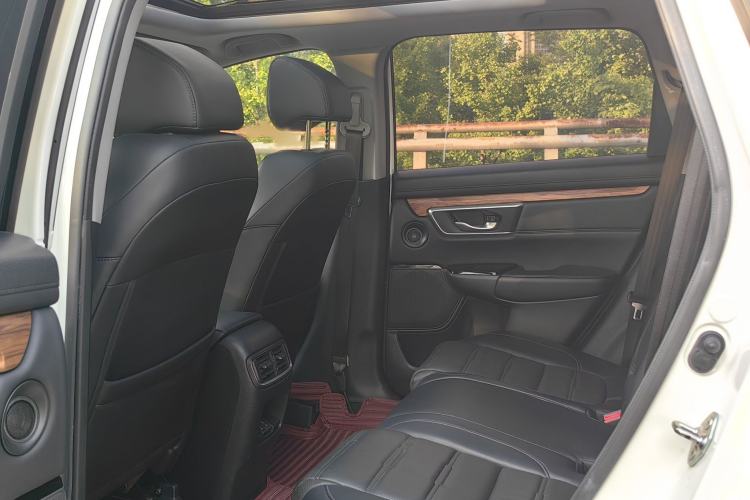 Used Honda CR-V 2019 240TURBO CVT 2WD Fashion Edition China V Interior 3