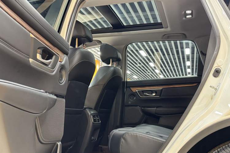 Used Honda CR-V 2019 Brilliant Edition Plus 240TURBO CVT Two-Wheel Drive Fashion Version China VI Emission Standard Interior 5