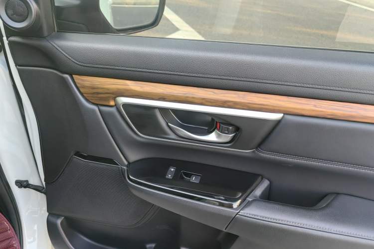 Used Honda CR-V 2019 240TURBO CVT 2WD Fashion Edition China V Interior 7