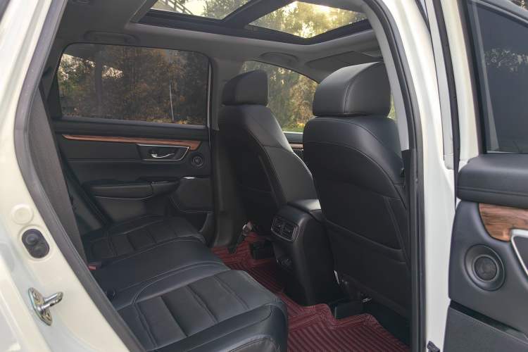 Used Honda CR-V 2019 240TURBO CVT 2WD Fashion Edition China V Interior 8