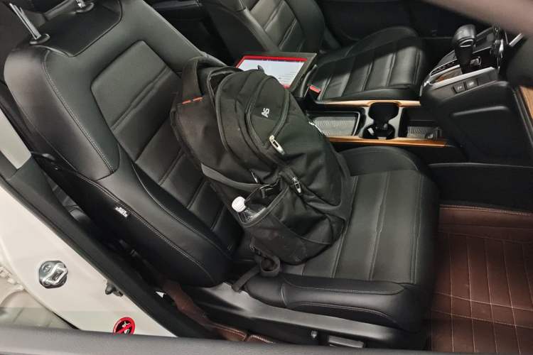 Used Honda CR-V 2019 Brilliant Edition Plus 240TURBO CVT Two-Wheel Drive Fashion Version China VI Emission Standard Right Front Seat
