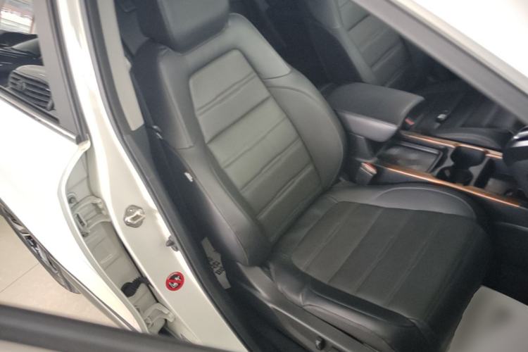 Used Honda CR-V 2019 240TURBO CVT 2WD Fashion Edition China V Right Front Seat