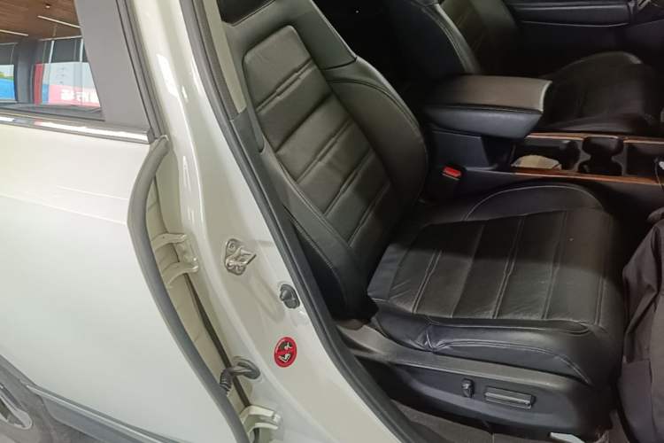 Used Honda CR-V 2019 Brilliant Edition Plus 240TURBO CVT Two-Wheel Drive Fashion Version China VI Emission Standard Right Front Seat
