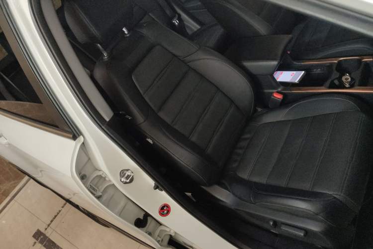 Used Honda CR-V 2019 240TURBO CVT 2WD Fashion Edition China V Right Front Seat