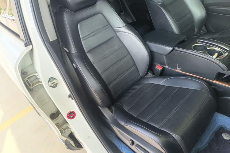 Used Honda CR-V 2019 240TURBO CVT 2WD Fashion Edition China V Right Front Seat