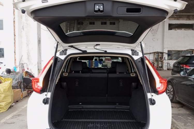 Used Honda CR-V 2019 Brilliant Edition 240TURBO CVT 2WD Comfort Version China VI Emission Standard Trunk