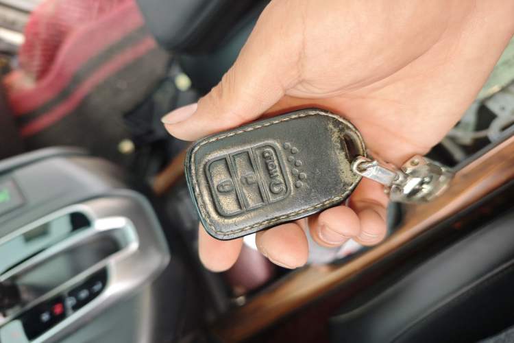 Used Honda CR-V 2019 240TURBO CVT 2WD Fashion Edition China V Vehicle Key