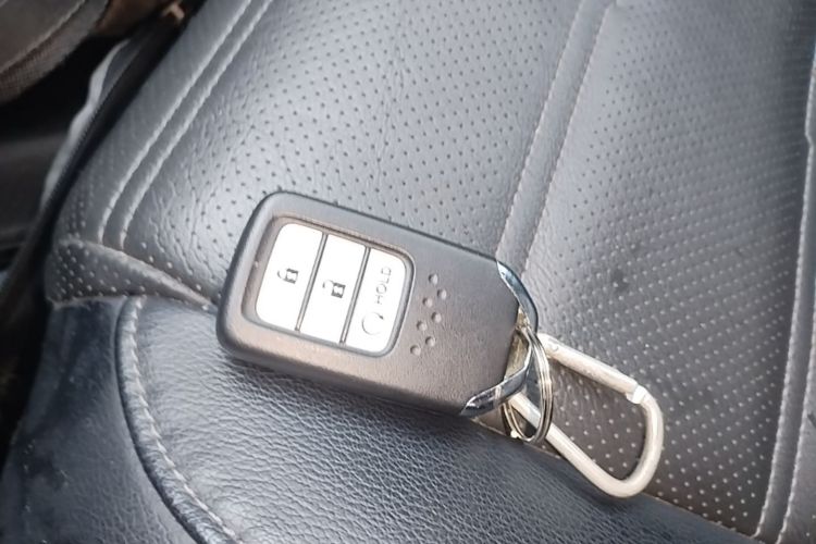 Used Honda CR-V 2019 240TURBO CVT 2WD Fashion Edition China V Vehicle Key