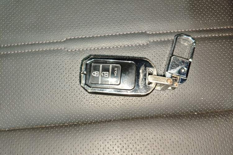 Used Honda CR-V 2019 240TURBO CVT 2WD Fashion Edition China VI Vehicle Key