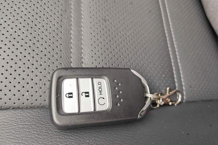Used Honda CR-V 2019 240TURBO CVT 2WD Fashion Edition China V Vehicle Key