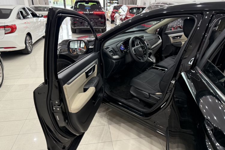 Used Honda CR-V 2021 240TURBO CVT 2WD Comfort Version Interior 6
