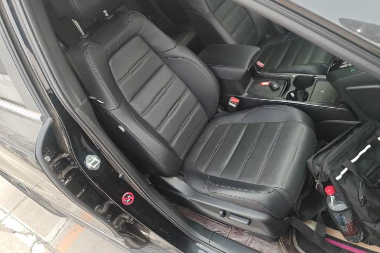 Used Honda CR-V 2021 240TURBO CVT 2WD Black Jazz Edition Right Front Seat