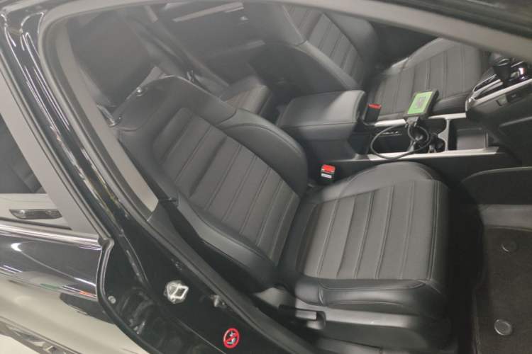 Used Honda CR-V 2021 240TURBO CVT Two-Wheel Drive Urban Edition Right Front Seat