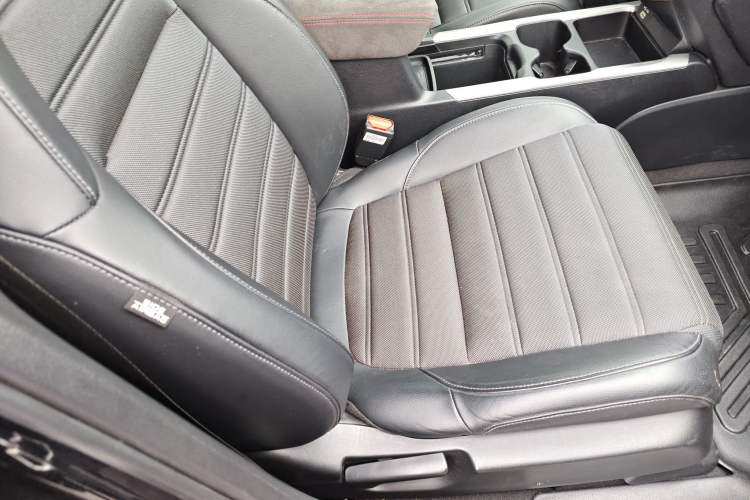 Used Honda CR-V 2021 240TURBO CVT Two-Wheel Drive Urban Edition Right Front Seat