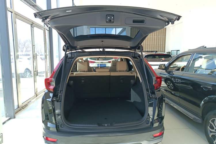 Used Honda CR-V 2021 240TURBO CVT 2WD Comfort Version Trunk