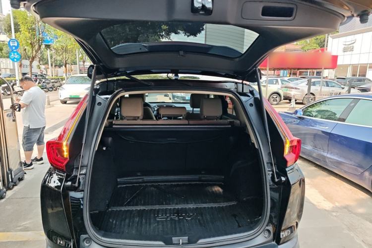 Used Honda CR-V 2021 240TURBO CVT 2WD Comfort Version Trunk