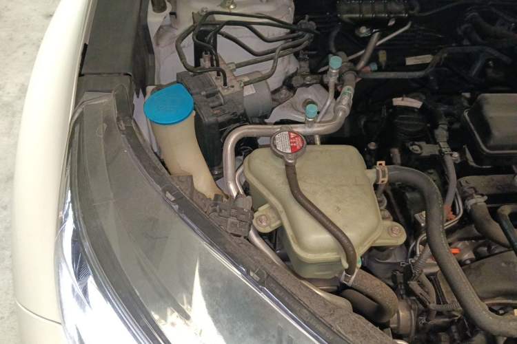 Used Honda CR-V 2021 240TURBO CVT 2WD Comfort Version Engine Bay Right