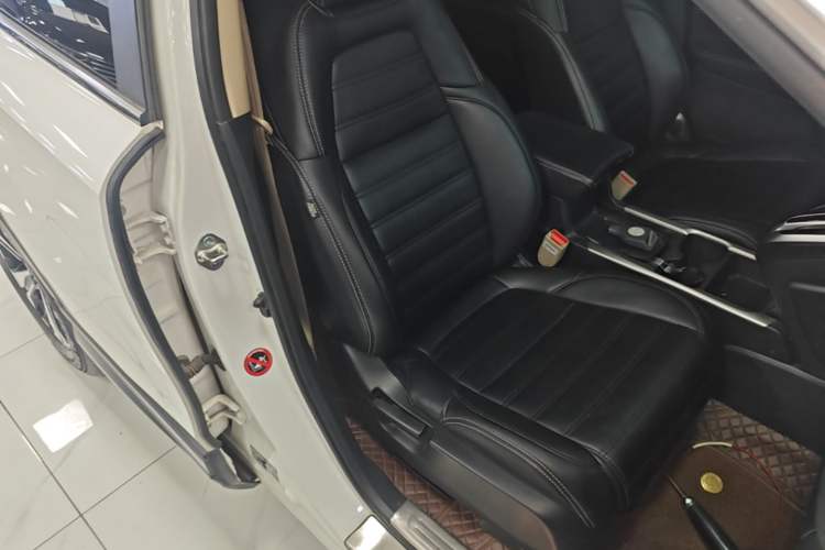 Used Honda CR-V 2021 240TURBO CVT 2WD Comfort Version Right Front Seat