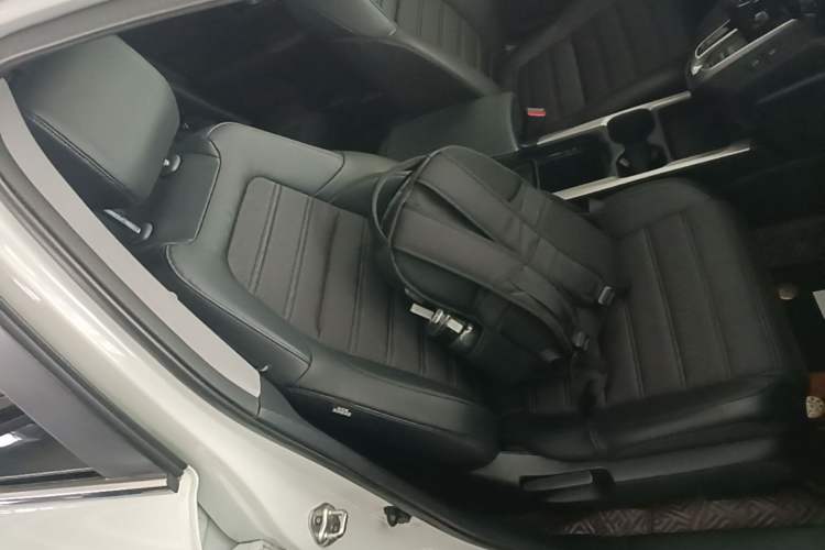 Used Honda CR-V 2021 240TURBO CVT Two-Wheel Drive Urban Edition Right Front Seat
