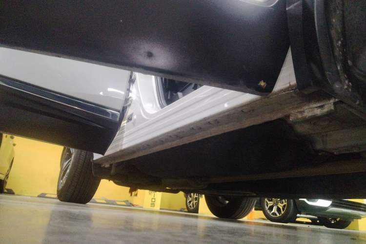 Used Honda CR-V 2021 240TURBO CVT 2WD Fashion Edition Right Side Sill