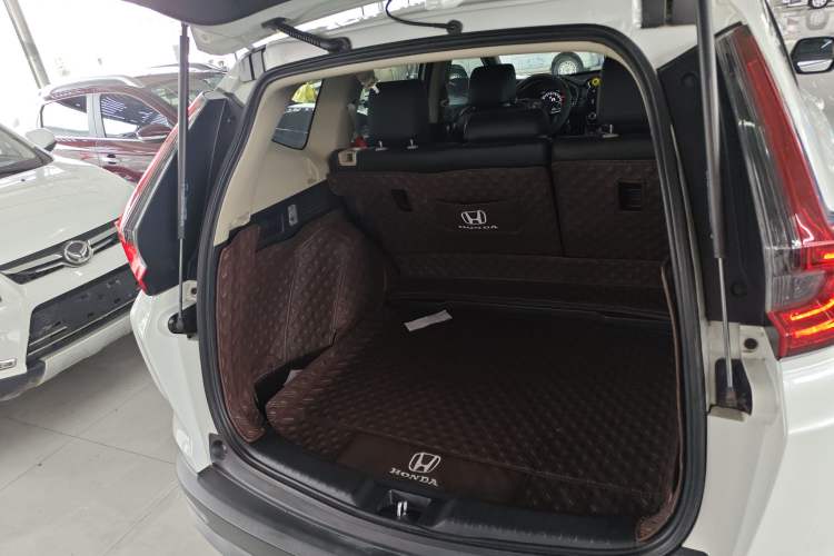Used Honda CR-V 2021 240TURBO CVT 2WD Comfort Version Trunk