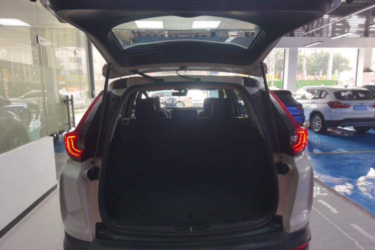Used Honda CR-V 2021 240TURBO CVT 2WD Comfort Version Trunk