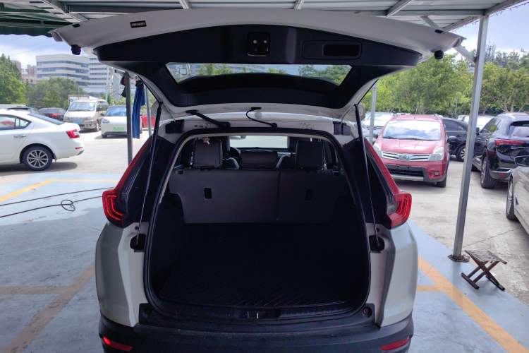 Used Honda CR-V 2021 240TURBO CVT 2WD Comfort Version Trunk