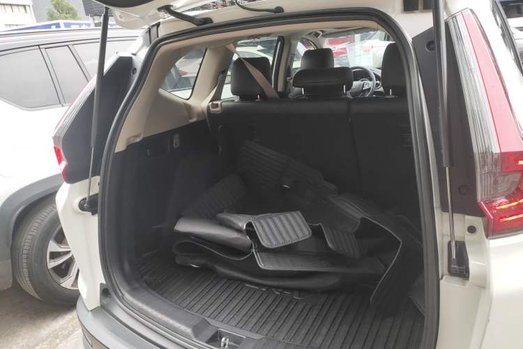 Used Honda CR-V 2021 240TURBO CVT 2WD Comfort Version Trunk