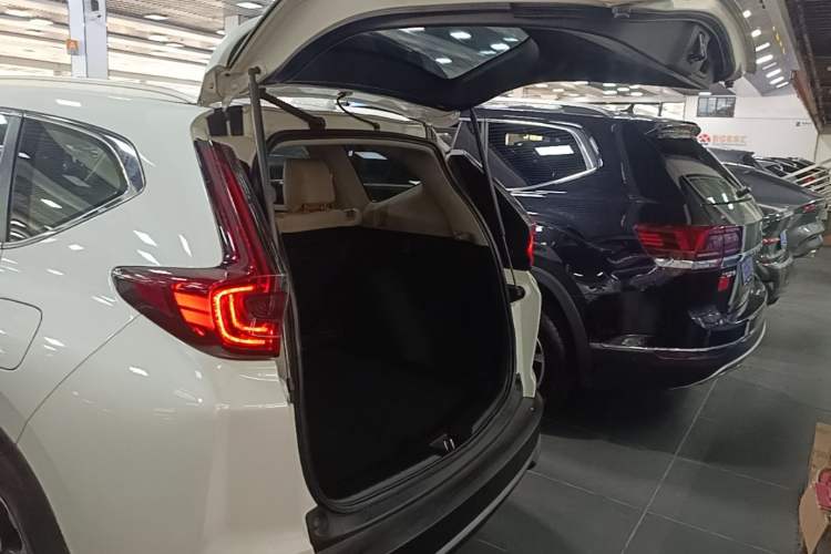 Used Honda CR-V 2021 240TURBO CVT 2WD Comfort Version Trunk