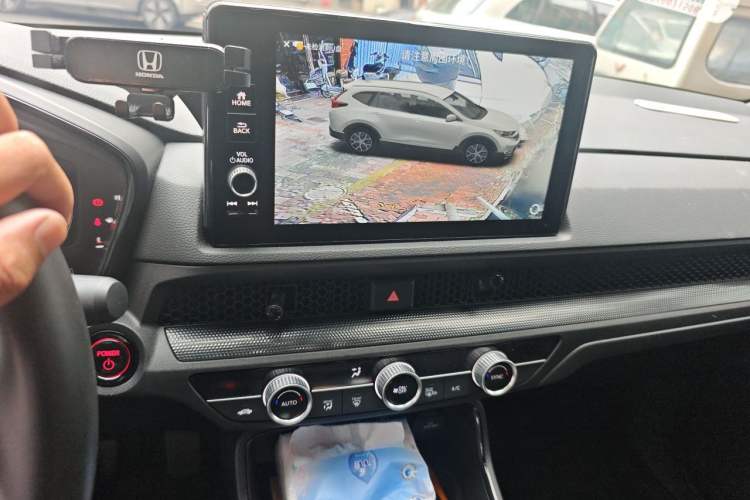 Used Honda CR-V 2023 2.0L eHEV Two-Wheel Drive Smart Edition Audio And AC Panel
