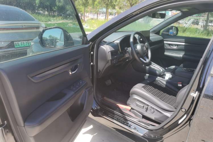 Used Honda CR-V 2023 2.0L eHEV Two-Wheel Drive Smart Edition Driver Seat