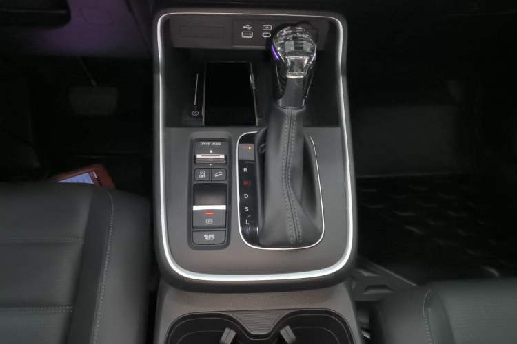 Used Honda CR-V 2023 240TURBO Two-Wheel Drive Deluxe Edition 7 Seats Gear Lever