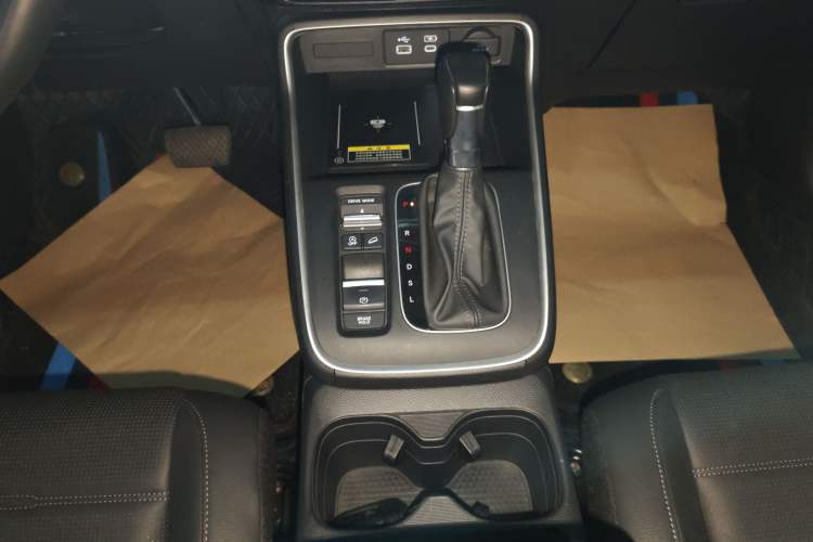 Used Honda CR-V 2023 240TURBO All-Wheel-Drive Premium Edition 5 Seats Gear Lever