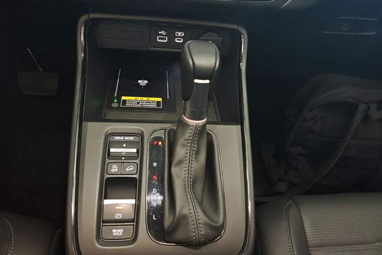 Used Honda CR-V 2023 240TURBO Two-Wheel Drive FENGSHANG Edition 5 Seats Gear Lever
