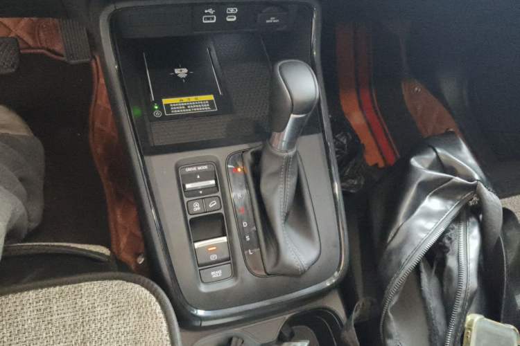 Used Honda CR-V 2023 240TURBO Two-Wheel Drive FENGSHANG Edition 5 Seats Gear Lever