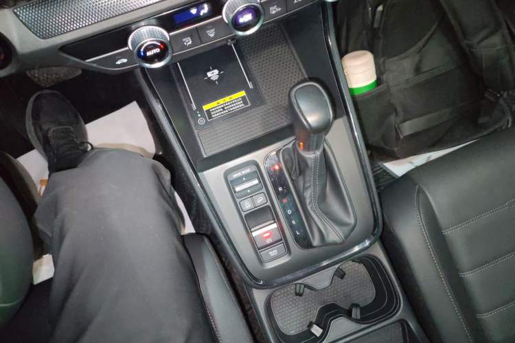 Used Honda CR-V 2023 240TURBO Two-Wheel-Drive Luxury Version 5 Seats Gear Lever