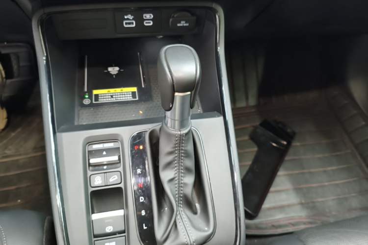 Used Honda CR-V 2023 240TURBO Two-Wheel Drive FENGSHANG Edition 5 Seats Gear Lever